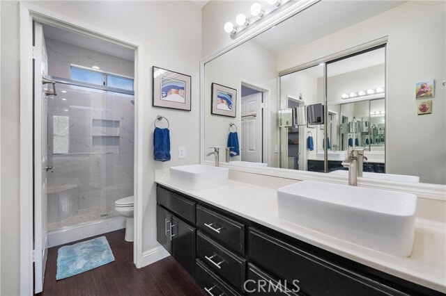 Building Photo - 2 Vía Entrada