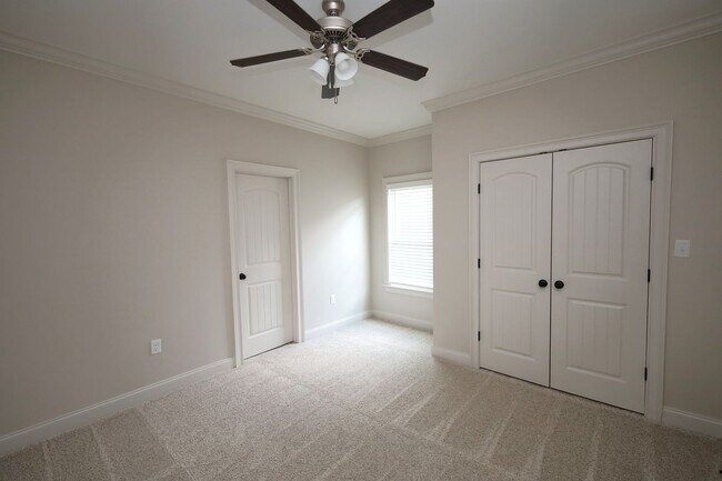 Building Photo - 4704 Crescent Ct