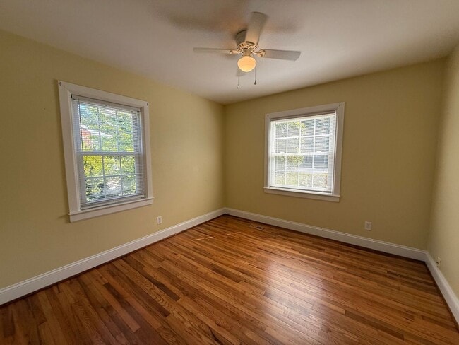 Building Photo - Charming 3 bedroom home in the Downtown area