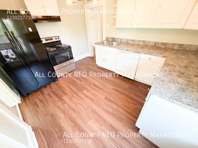 Building Photo - 126 E Mapledale Ave