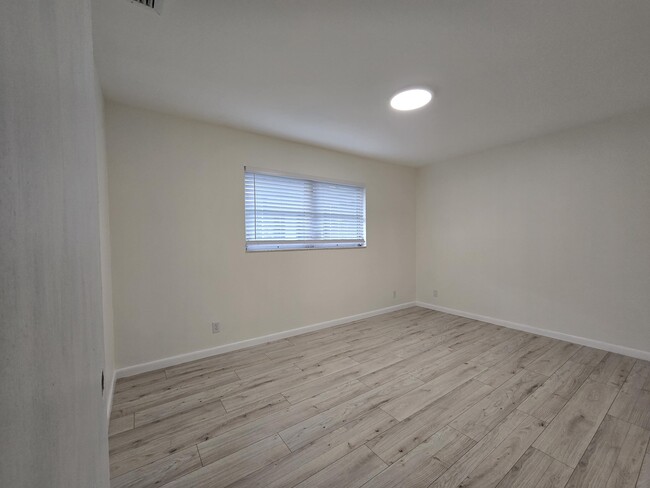 Building Photo - 800 Ibis Way