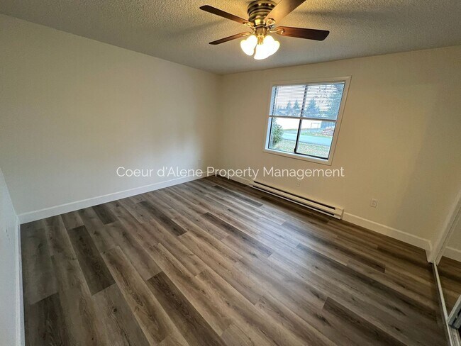 Building Photo - 14872 N Ohio St