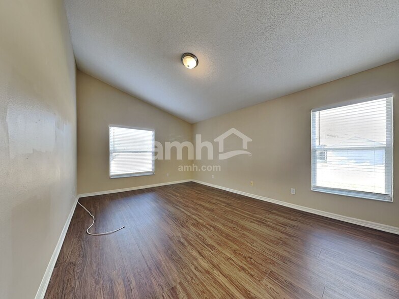 Building Photo - 1353 Crimson Clover Ln