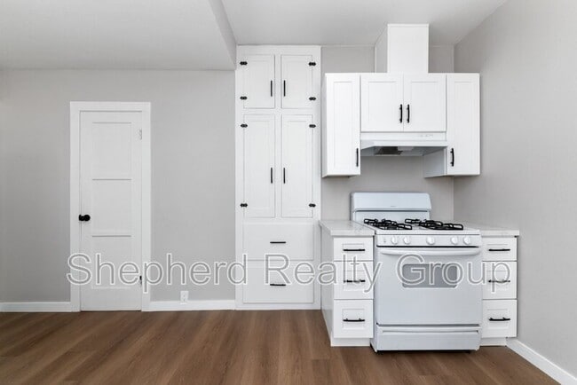 Building Photo - 3342 Eucalyptus Ave