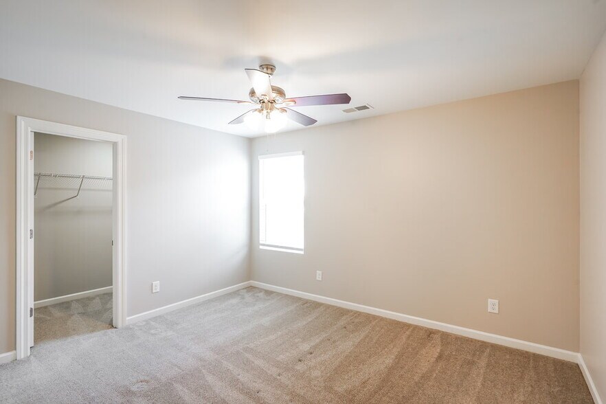 Building Photo - 1327 Rutherford St