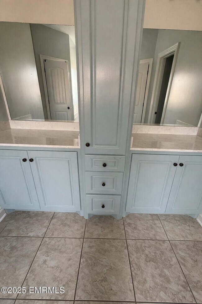 Building Photo - 11767 Maiden Rd