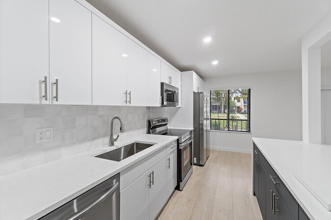 Building Photo - 150 Pineview Rd