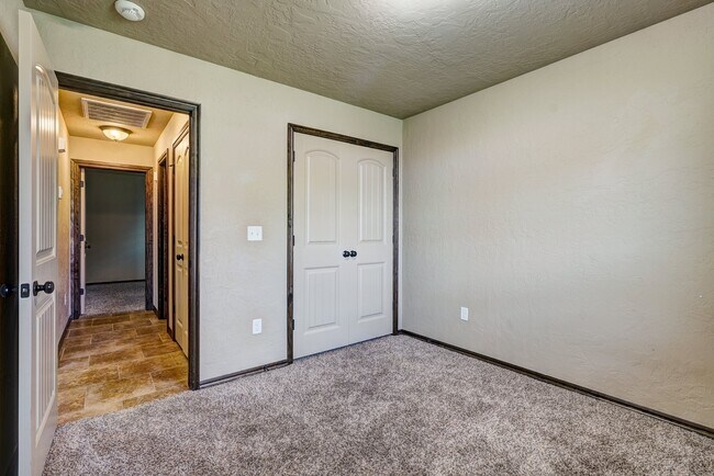 Building Photo - AVAILABLE THE END OF APRIL! 3 OR 4 BDRM, 2 BATHRM, 2 CAR & STORM SHELTER