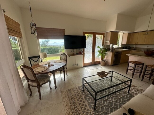 Building Photo - Maui Meadows- beautifully renovated 2-bedroom, 2-bath private cottage