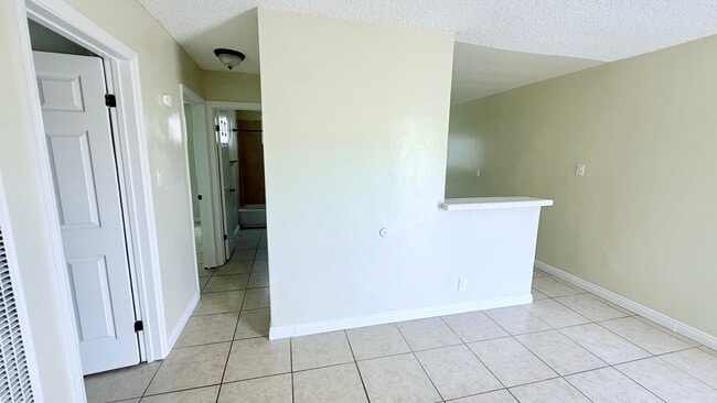 Building Photo - 810 W Duarte Rd