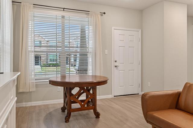 Building Photo - 2200 Davenport Dr