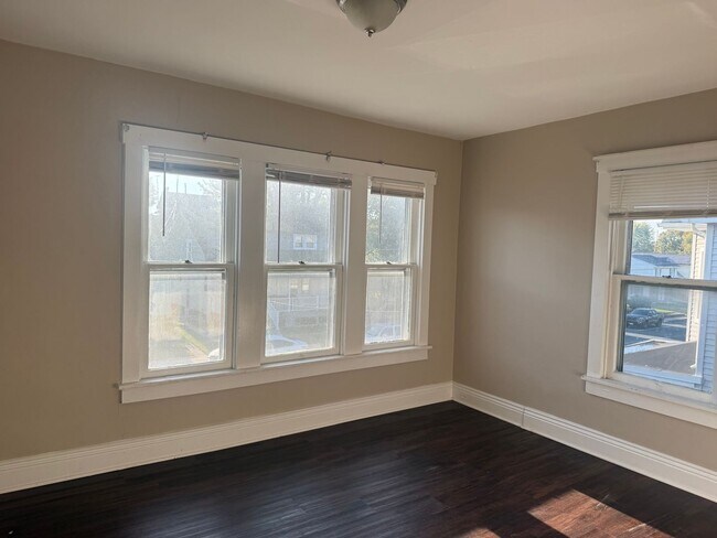 Building Photo - 823 Pine St