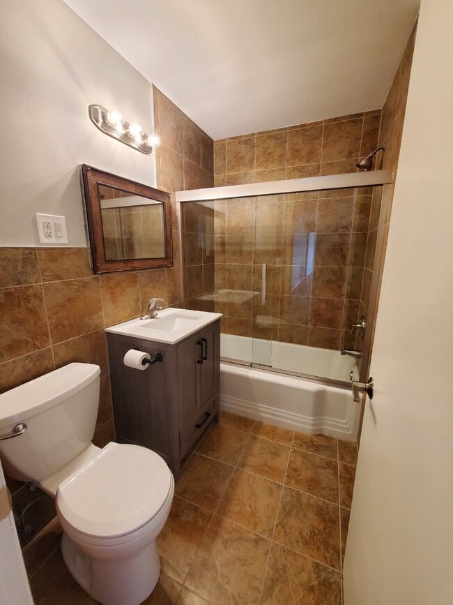 Building Photo - Gorgeous 3 bedroom 2 bath - Side by Side Duplex South Minneapolis