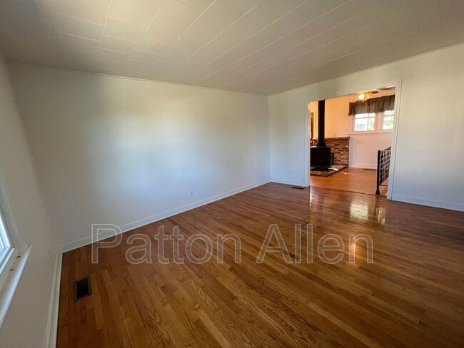 Building Photo - 120 Cedar Hill Rd