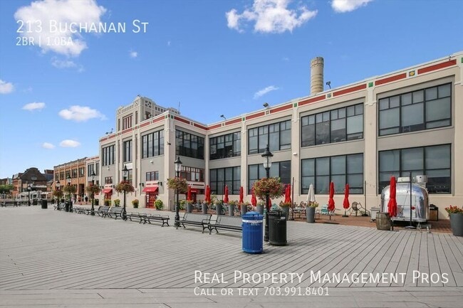 Building Photo - 213 Buchanan St