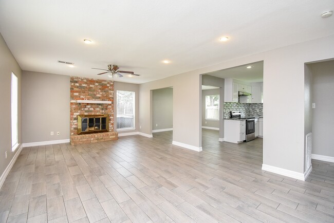 Building Photo - 2110 Hilton Head Dr