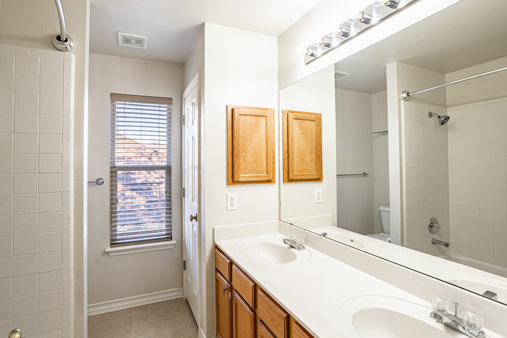 bathroom upstairs - 7318 Chimney Bluff