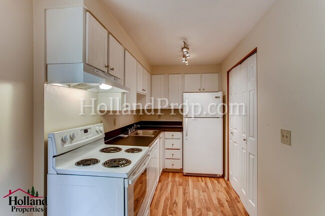 Building Photo - Beaverton-Hillsdale 6320-24 - Horstmann