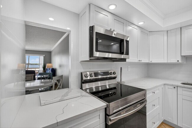 Building Photo - 2600 N Flagler Dr