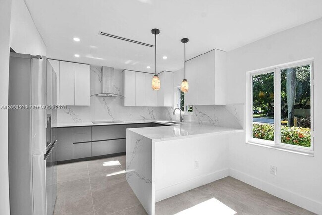 Building Photo - 7902 SW 67th Ave