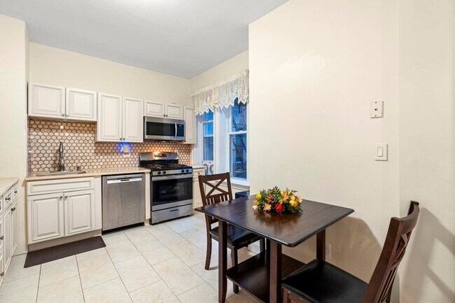 Building Photo - 282 Magnolia Ave