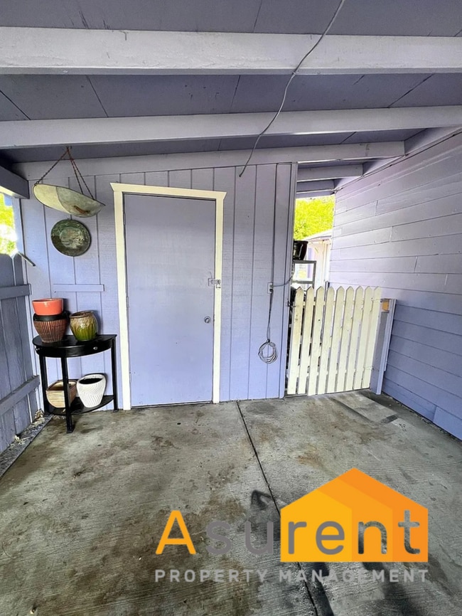 Building Photo - Beautiful Single-Level Home Located in the...