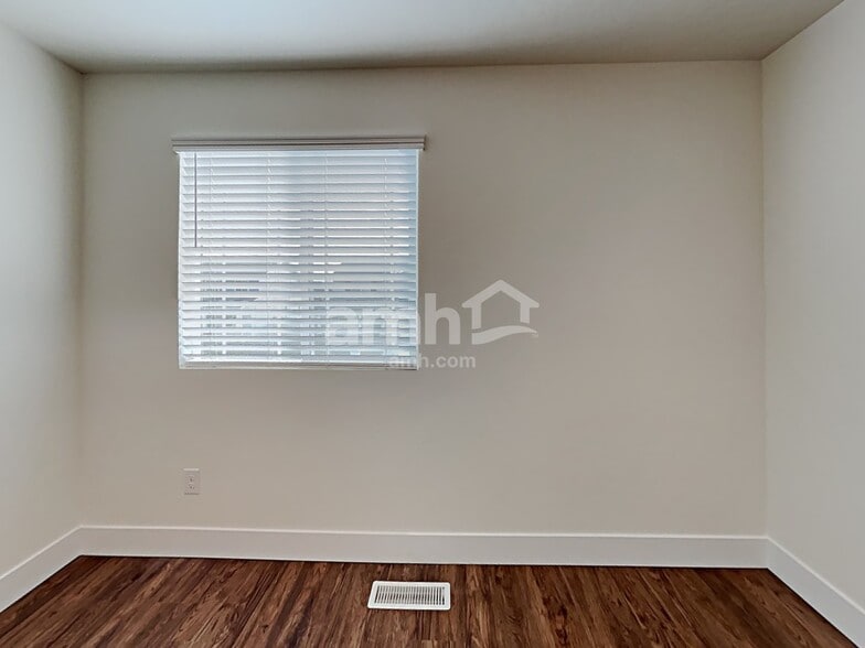 Building Photo - 9472 W Chino St