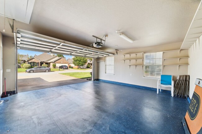 Building Photo - Spacious Home in South Tulsa