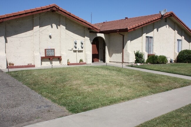 Building Photo - 631 N Lynora St