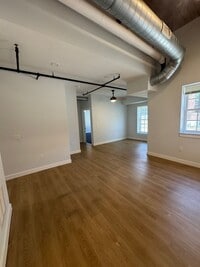Building Photo - Beautiful 2 Bedroom 2 Bath Apartment on Ma...