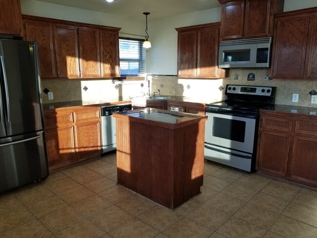 Building Photo - 3107 Lavender Ln