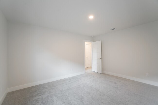 Building Photo - 10614 Whitejacket