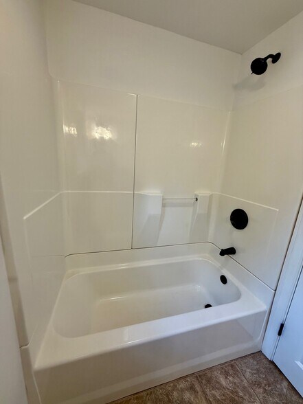 Building Photo - 46 High St