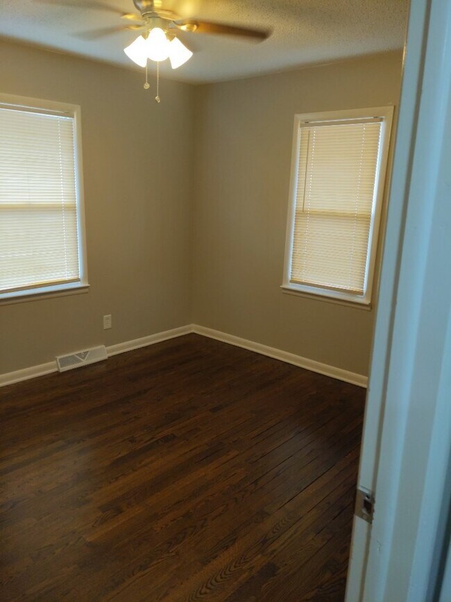 Building Photo - 145 S Oxford Ave Independence (Jackson Cou...