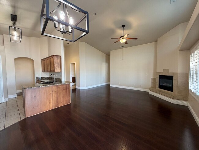 Building Photo - 923 Rolling Hills Rd