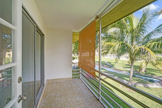 Building Photo - 5140 SW 40th Ave