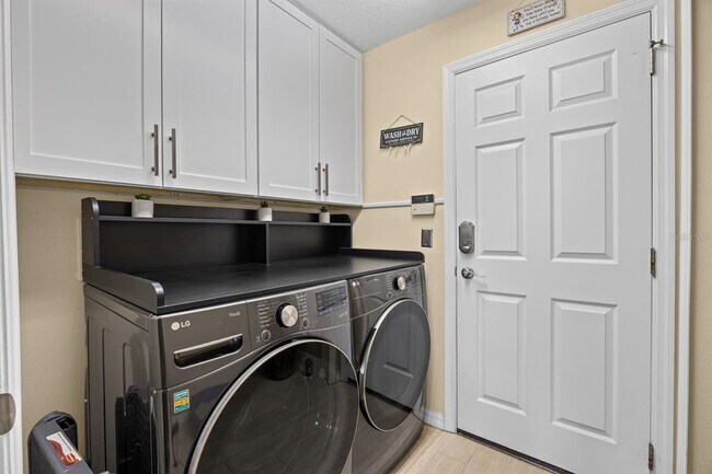Building Photo - 324 Bonville Dr