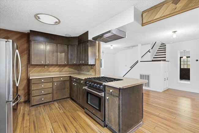 Building Photo - 173 Helman St