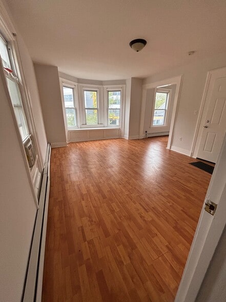 2nd Floor Front Bedroom - 101 Bristol St