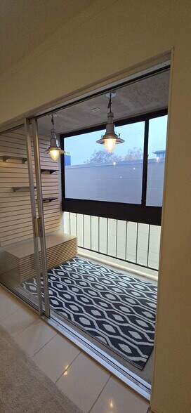 Building Photo - 288 Whitmore St