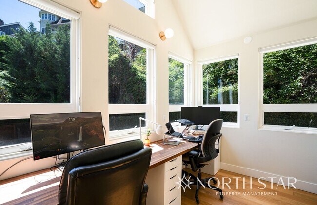 Building Photo - Stunning Views Close in NW Portland