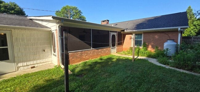 Building Photo - Classic Brick Ranch in Pfafftown