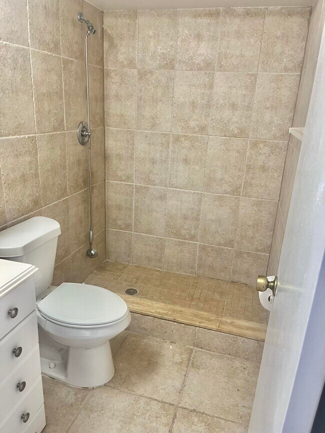 Building Photo - 7178 Golf Colony Ct