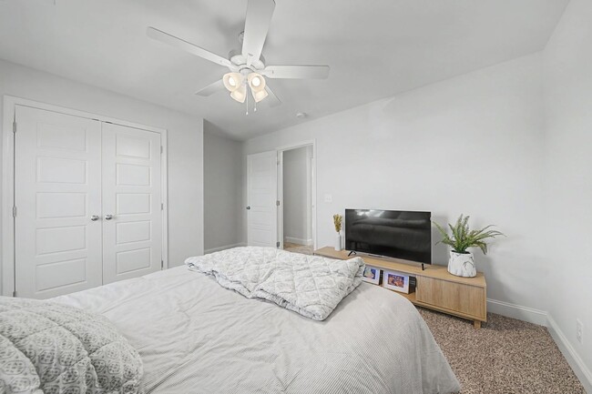 Building Photo - 2138 Ireland Wy