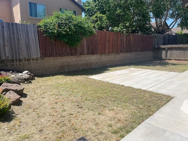 Building Photo - 360 Hansen Cir
