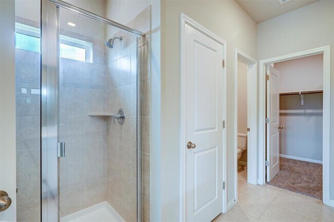 Building Photo - 521 Mossy Rock Dr