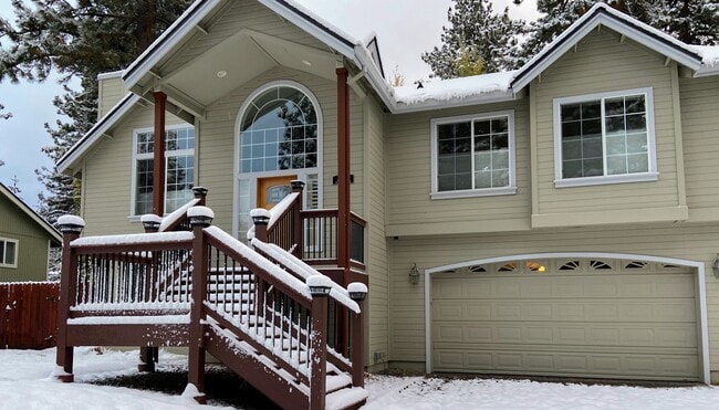 Building Photo - 1654 Plateau Cir