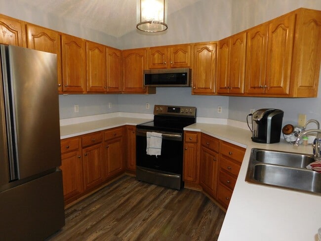 Building Photo - 305 Gibbs Rd