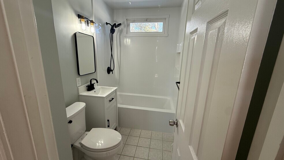 Building Photo - 78 Willard St