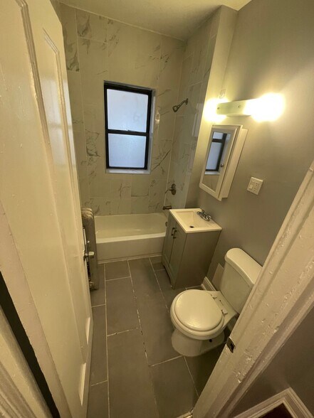 Building Photo - 543 E 80th St